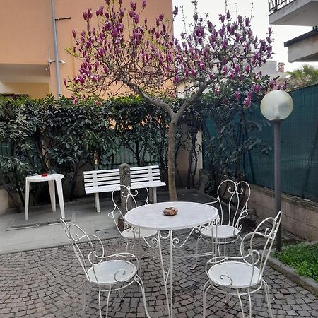 Casa Magnolia, Tranquilla E Centrale Apartment Nichelino Luaran gambar